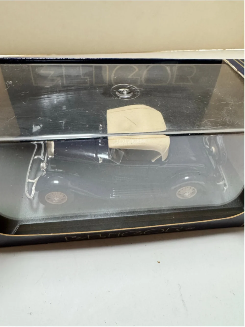 Eligor Ford V8 1932 Roadster Capote Diecast Car 1/43 scale